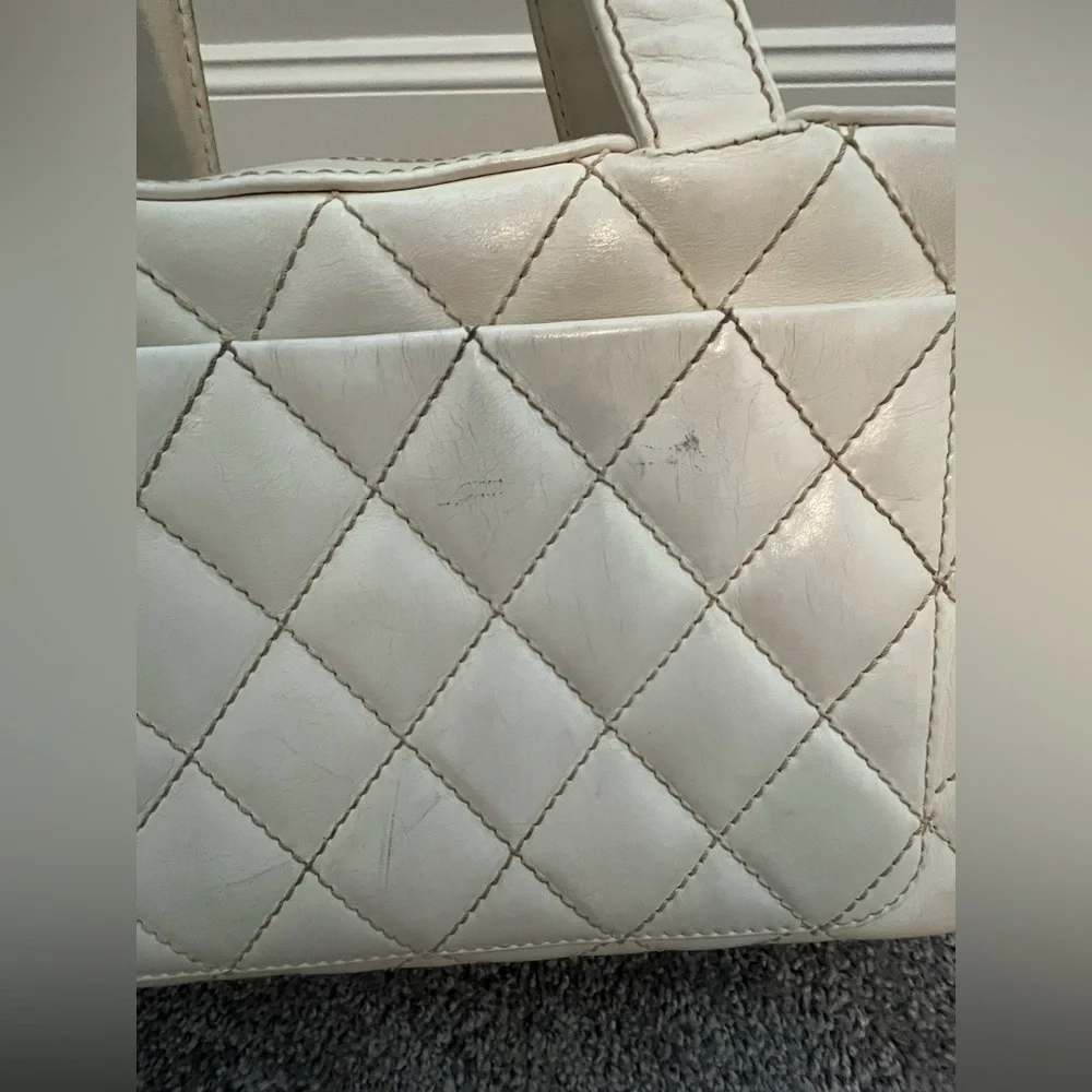 Chanel Bowler Bag w/Gold Hardware - Picture 4 of 17
